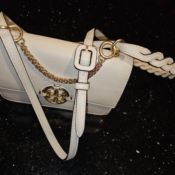 Tory Burch White Crossbody Bag with Gold Chain - Picture 3 of 12